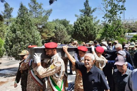 برگزاری تشییع پیکر جانباز آزاده سید عباس ایزدپناه در قزوین